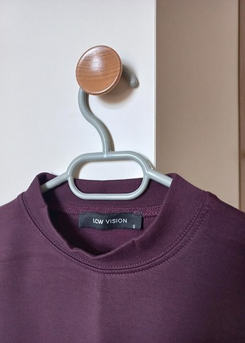 Bordo Dik Yaka Kısa Kollu Kadın Tişört - Görsel 3