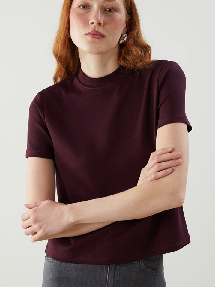 Bordo Dik Yaka Kısa Kollu Kadın Tişört - Görsel 4