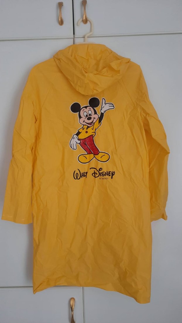 Sarı Kapüşonlu Yağmurluk - Görsel 2