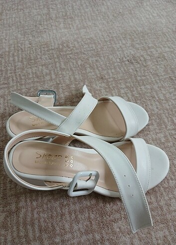 37 Beden beyaz Renk Kısa topuklu sandalet