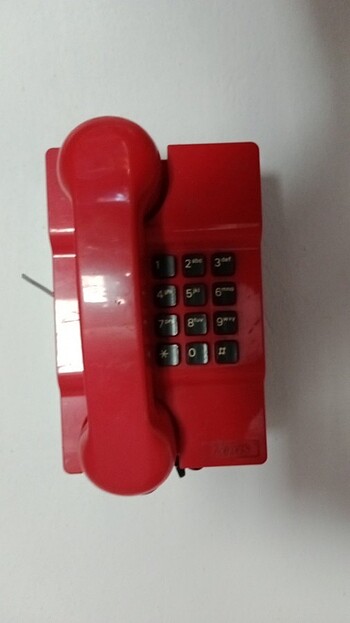 Kırmızı Telefon 