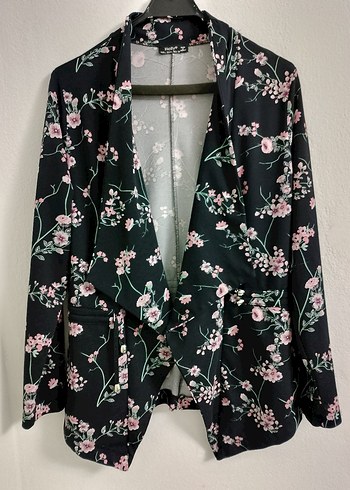 Çiçek Desenli Düğmeli Kadın Blazer Ceket