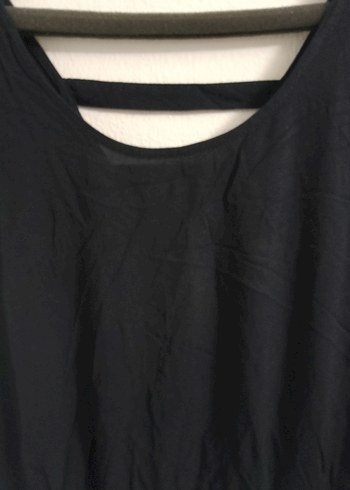 Siyah Saten Kısa Tulum, V Yakalı, Kolsuz - Görsel 5