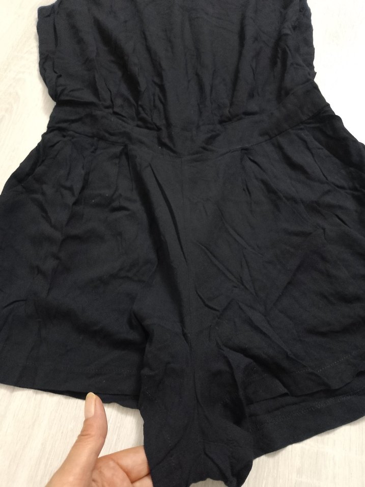 Siyah Saten Kısa Tulum, V Yakalı, Kolsuz - Görsel 4