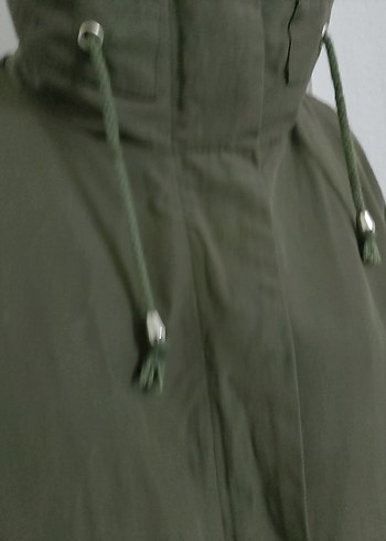 Kadın Haki Uzun Kesim Yüksek Yakalı Yağmurluk - Görsel 2