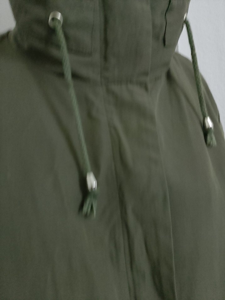 Kadın Haki Uzun Kesim Yüksek Yakalı Yağmurluk - Görsel 2