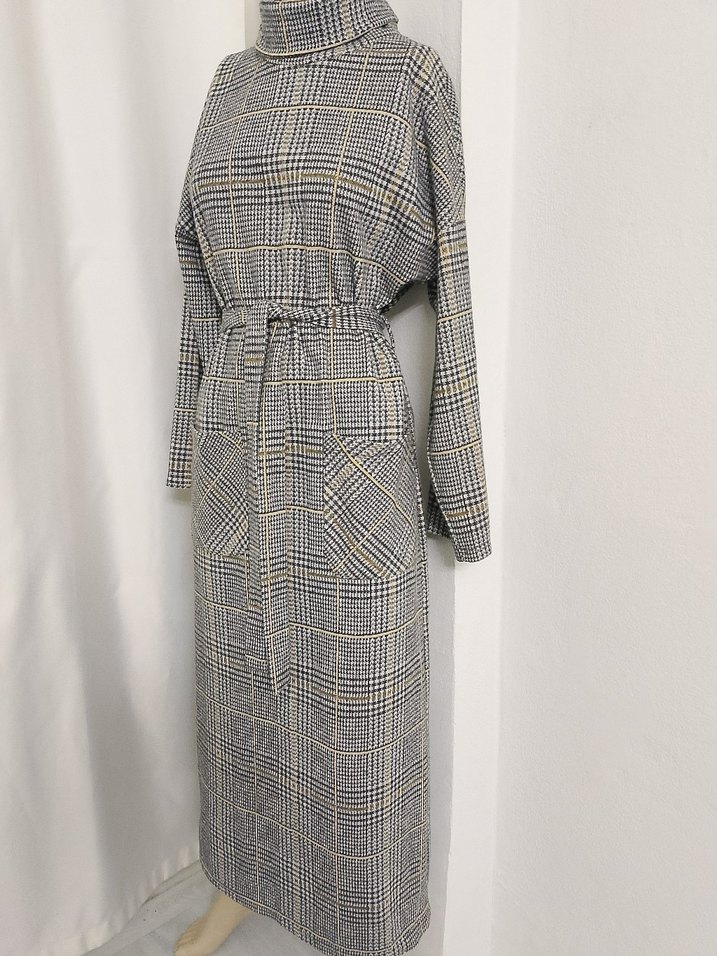 Gri Ekose Desenli Boğazlı Uzun Elbise - Görsel 3
