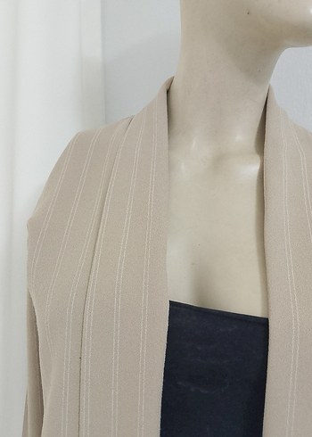 Bej Düşük Yakalı Uzun ceket - Görsel 3