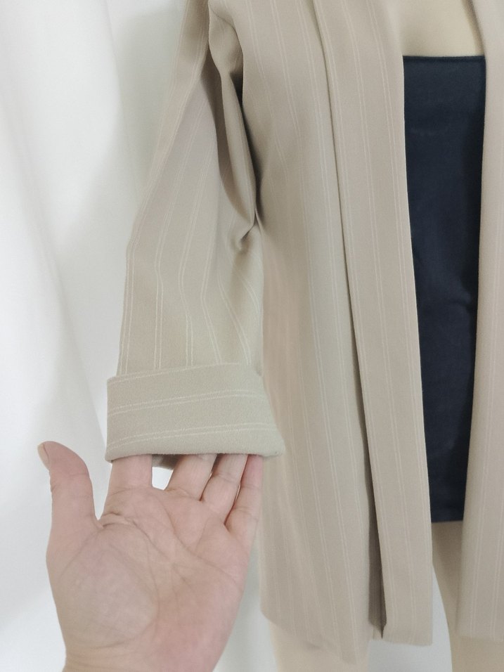 Bej Düşük Yakalı Uzun ceket - Görsel 4