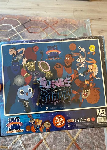 Diğer 250 Parça Space Jam Puzzle