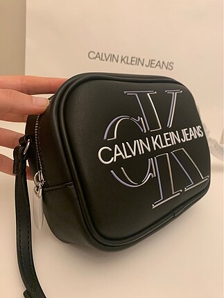  Beden Calvin Klein çapraz askılı çanta