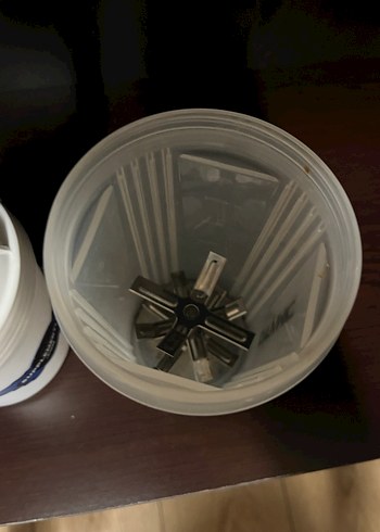 Beyaz Besin Kabı ve Siyah Karıştırıcı Şişe - Görsel 7