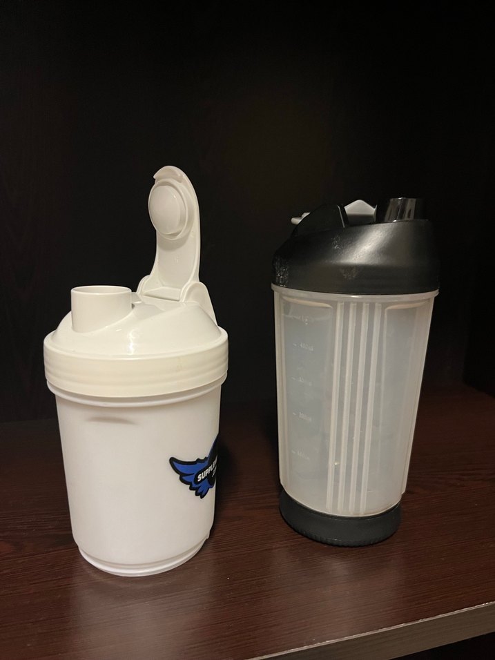 Beyaz Besin Kabı ve Siyah Karıştırıcı Şişe - Görsel 3