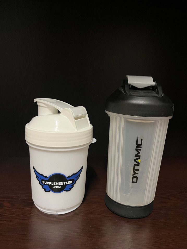 Beyaz Besin Kabı ve Siyah Karıştırıcı Şişe - Görsel 2