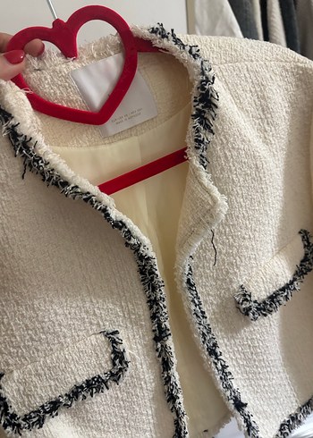 Nakış Detaylı Beyaz Midi Triko Ceket - Görsel 2