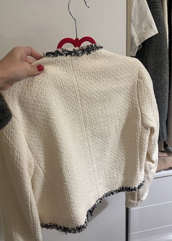 Nakış Detaylı Beyaz Midi Triko Ceket - Görsel 3