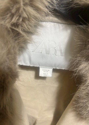 Kürk Detaylı Beyaz Kadın trençkot Ceket - Görsel 3