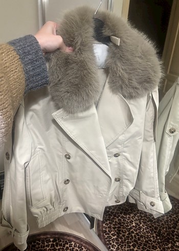 Kürk Detaylı Beyaz Kadın trençkot Ceket - Görsel 2