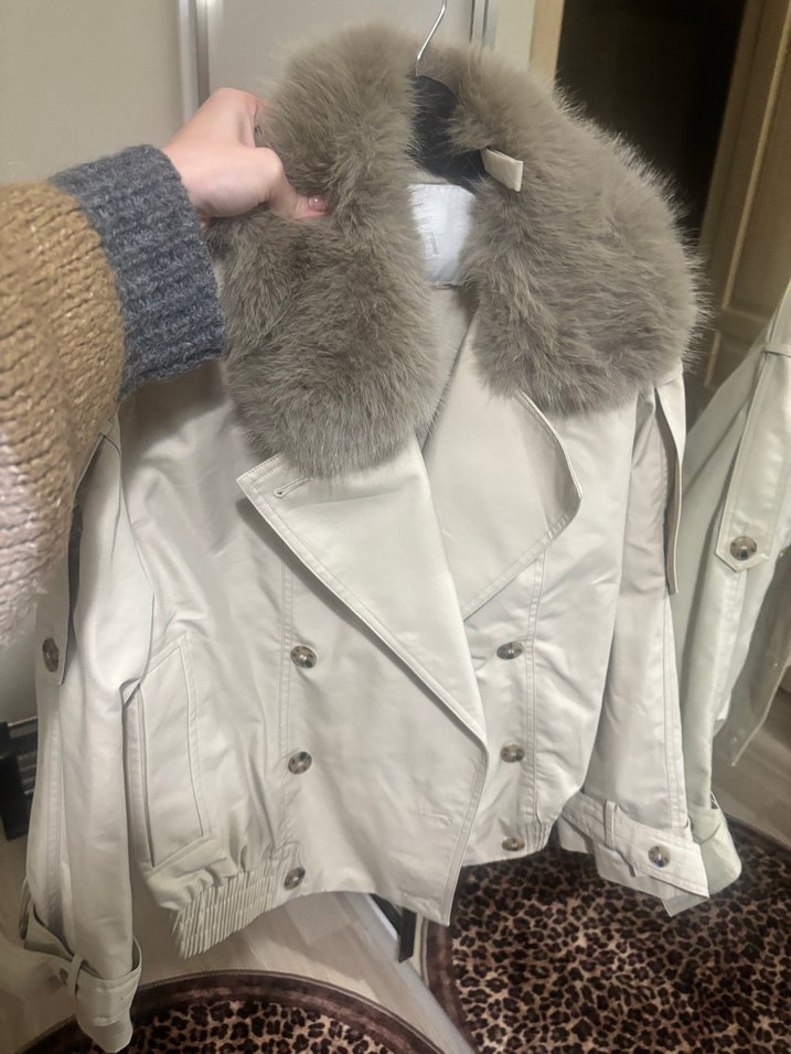 Kürk Detaylı Beyaz Kadın trençkot Ceket - Görsel 2
