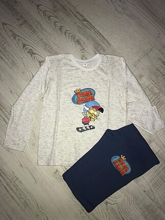 Erkek çocuk pijama takımı