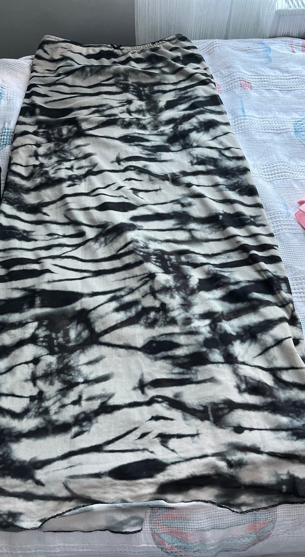 Gri Batik Desenli Pileli Uzun Etek - Görsel 2