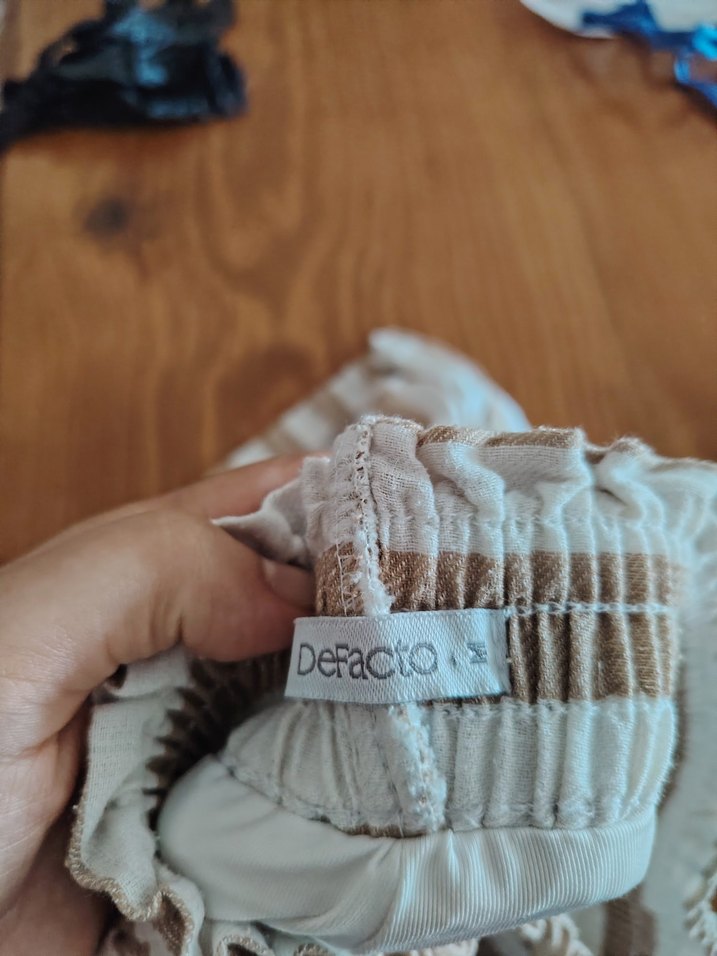 Bej Çizgili Keten şort - Görsel 4