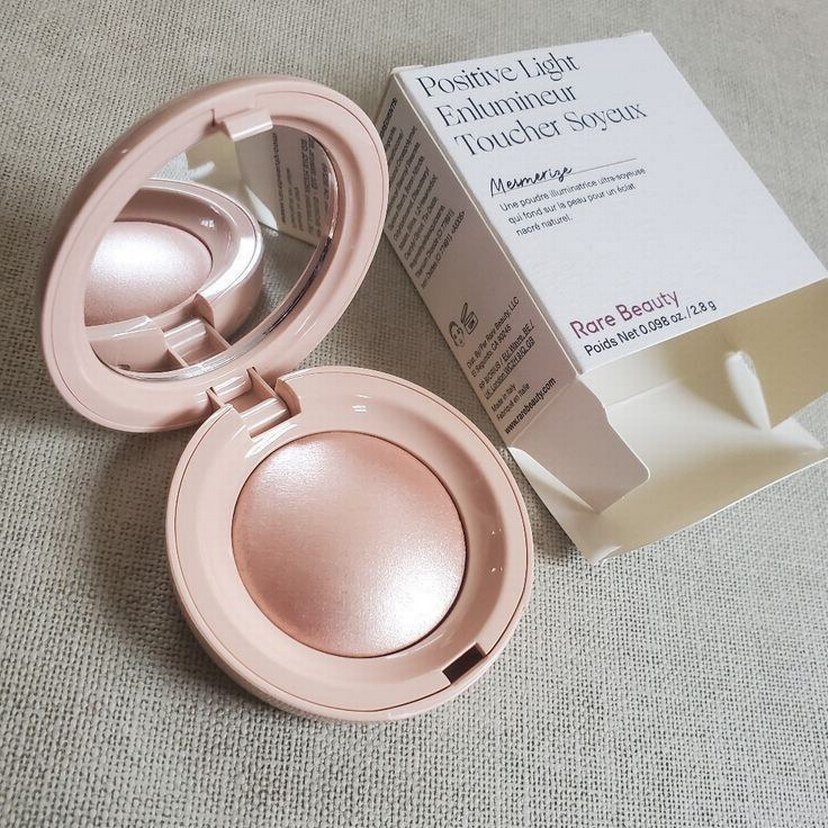 Rare Beauty Highlighter - Görsel 2