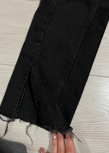 Siyah yırtmaçlı  Kadın Denim Pantolon - Görsel 4