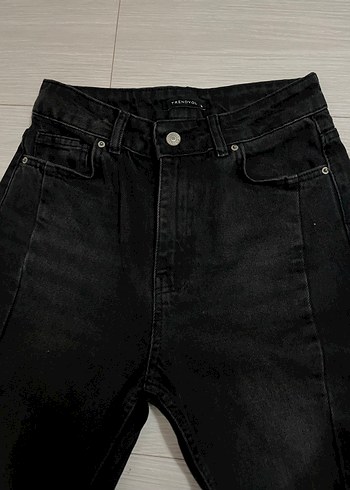 Siyah yırtmaçlı  Kadın Denim Pantolon - Görsel 2