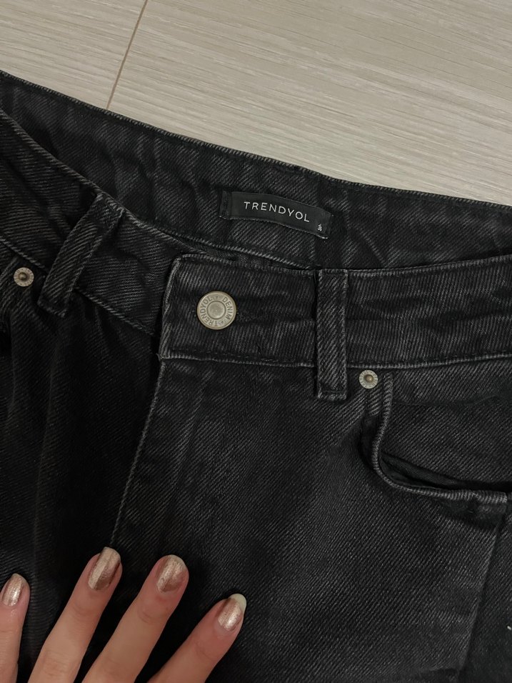 Siyah yırtmaçlı  Kadın Denim Pantolon - Görsel 3