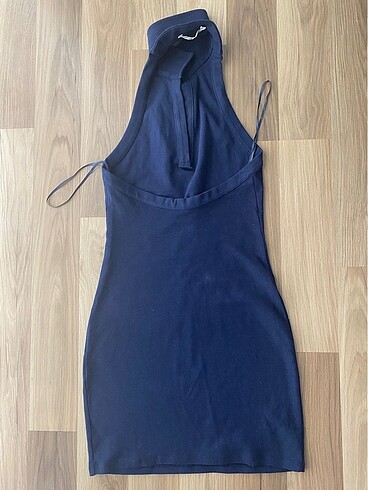 Pull and Bear Halter yaka sırt dekolteli mini elbise