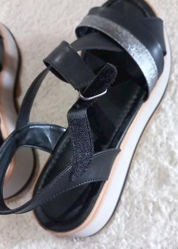 Tokalı Siyah Gri Dolgu Topuklu Kadın Sandalet - Görsel 8
