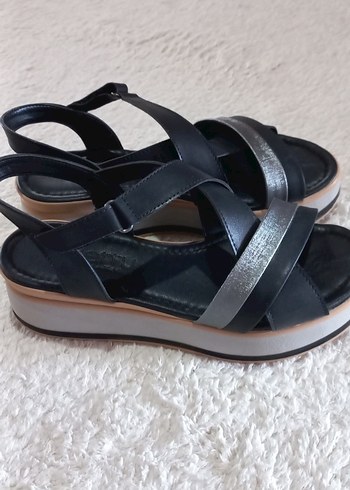 Tokalı Siyah Gri Dolgu Topuklu Kadın Sandalet - Görsel 3