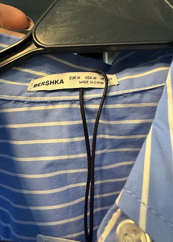 m Beden mavi Renk Mavi çizgili gömlek bershka