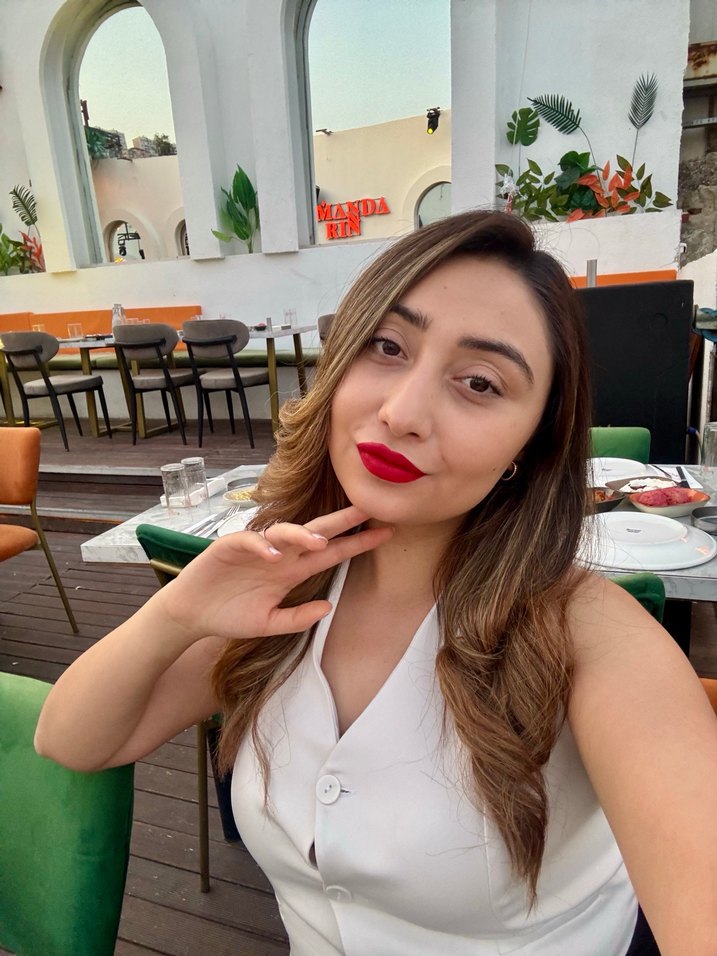 Düğmeli Beyaz Mini V Yaka Kadın Yelek - Görsel 3