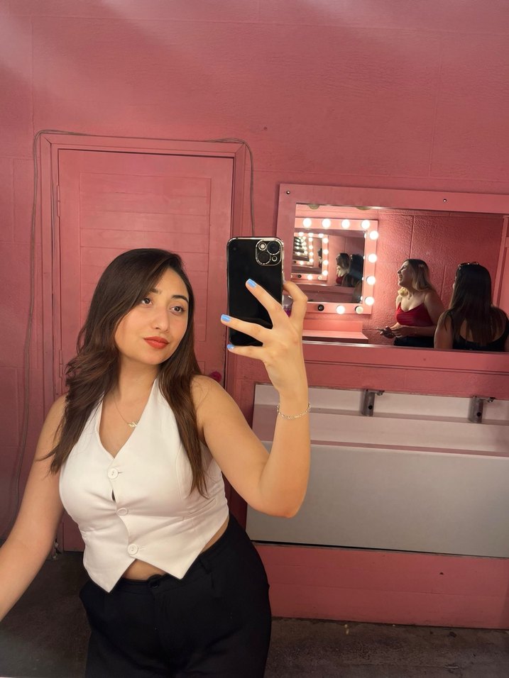 Düğmeli Beyaz Mini V Yaka Kadın Yelek - Görsel 4