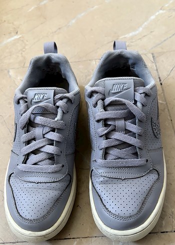 Nike spor ayakkabı
Gri Kadın Spor Ayakkabısı Yılan Desenli - Görsel 2