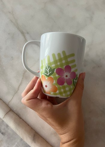 Pastel Çiçek Desenli Beyaz Kupa