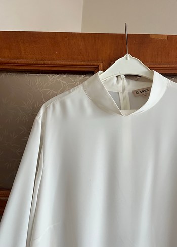 Beyaz Yüksek Yakalı Kadın Bluz - Görsel 5