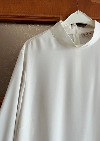 Beyaz Yüksek Yakalı Kadın Bluz - Görsel 4