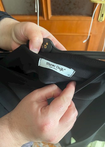 Merve dağlı Siyah Pilili Salaş Midi Kumaş Pantolon - Görsel 3