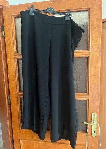 Merve dağlı Siyah Pilili Salaş Midi Kumaş Pantolon - Görsel 2