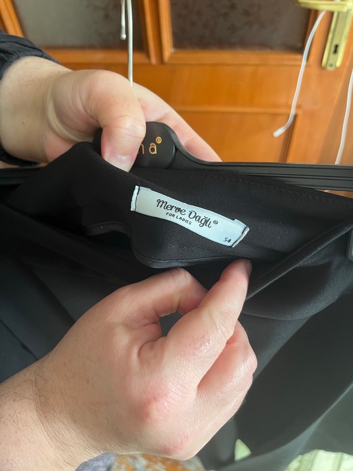 Merve dağlı Siyah Pilili Salaş Midi Kumaş Pantolon - Görsel 3