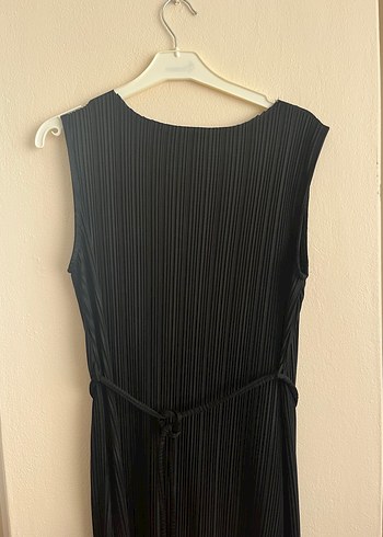 Siyah Piliseli Kolsuz Uzun Elbise - Görsel 5