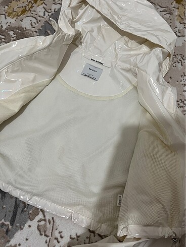 s Beden beyaz Renk BERSHKA yağmurluk