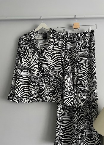 Zebra Desenli Pijama Takımı