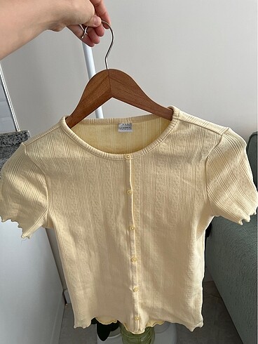 Butter yellow