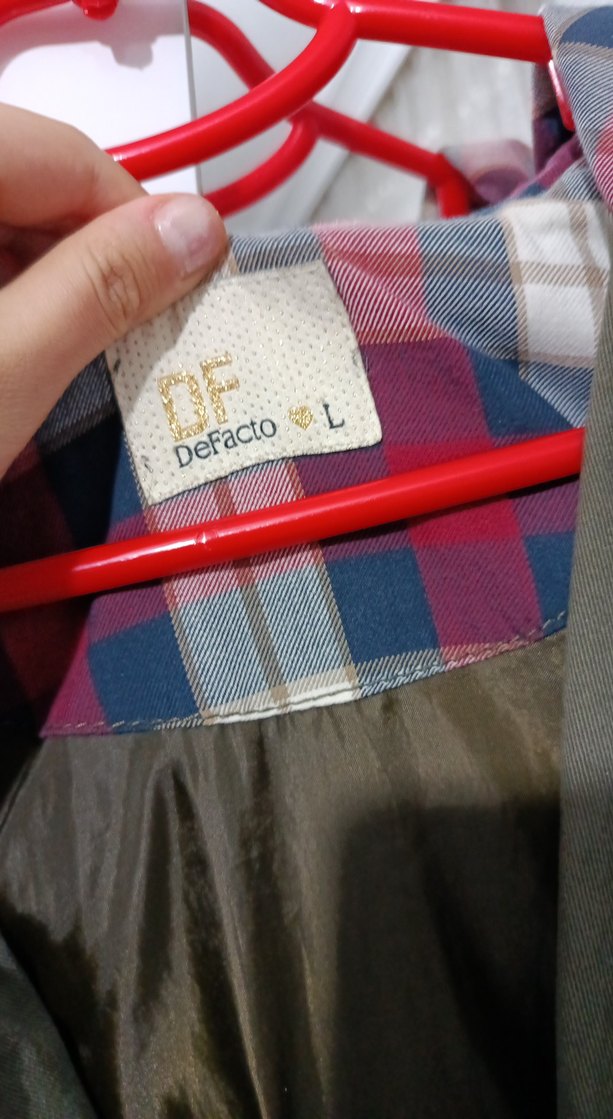 Kadın haki ekose astarlı yağmurluk - Görsel 3