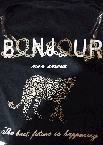 Siyah Baskılı Kadın Tişört - Görsel 3