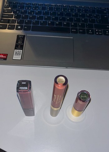 Kylie Cosmetics Kylie jenner + stila + urban decay ruj
